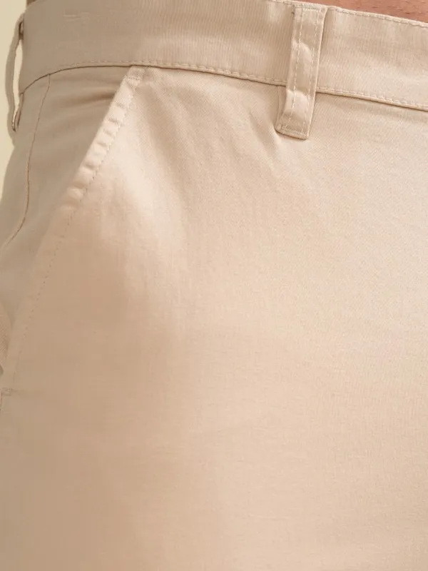 Highlander Men Beige Tapered Fit Solid Chinos