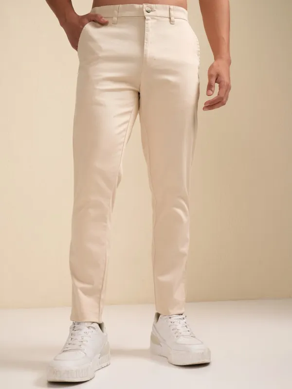 Highlander Men Beige Tapered Fit Solid Chinos