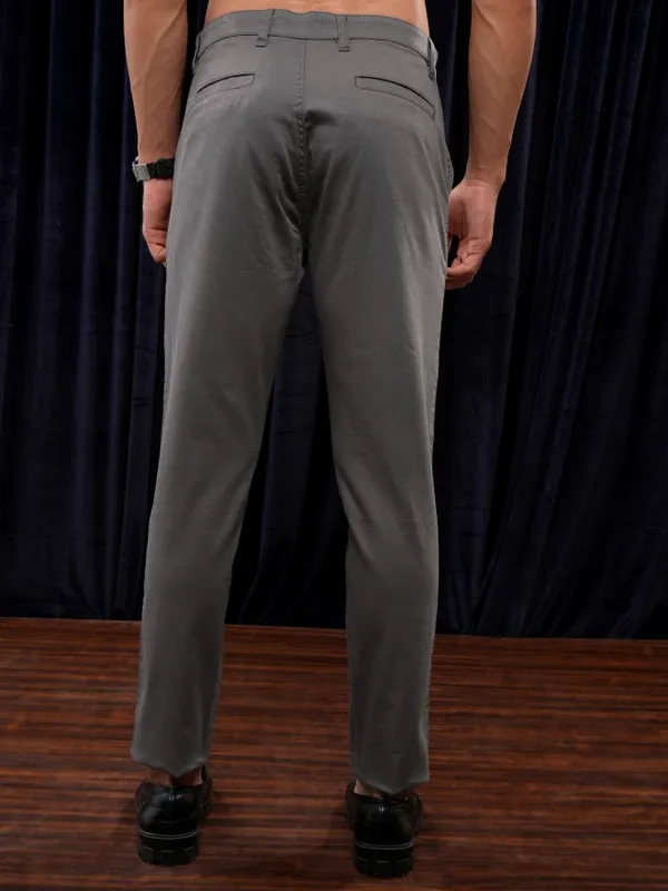 Highlander Men Grey Tapered Fit Chinos Trouser