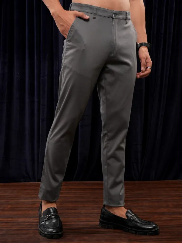 Highlander Men Grey Tapered Fit Chinos Trouser