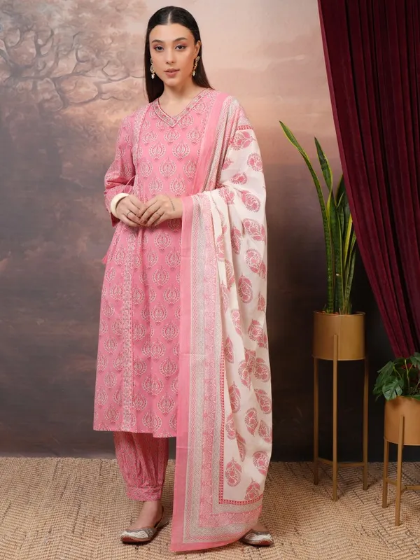  Vishudh Women Peach Printed Kurta Sets