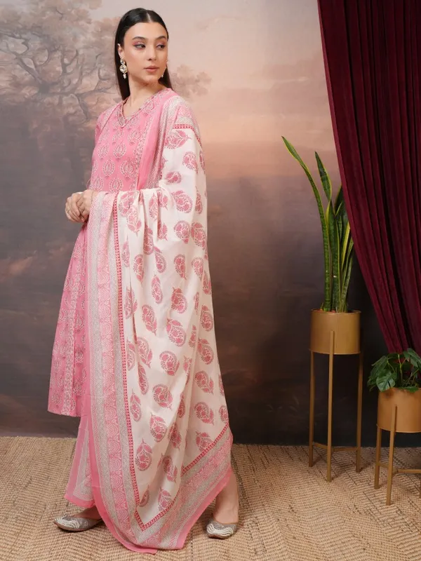 Vishudh Women Peach Printed Kurta Sets