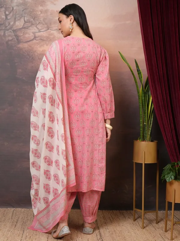  Vishudh Women Peach Printed Kurta Sets