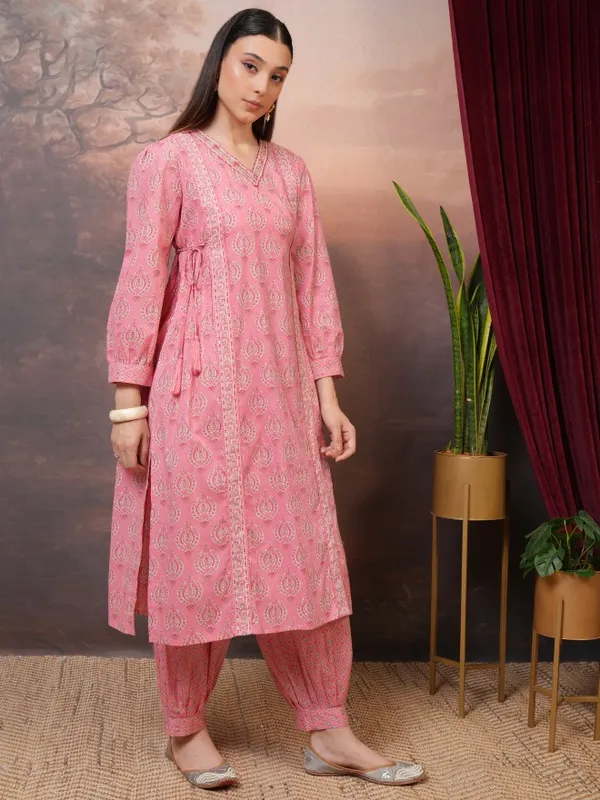  Vishudh Women Peach Printed Kurta Sets