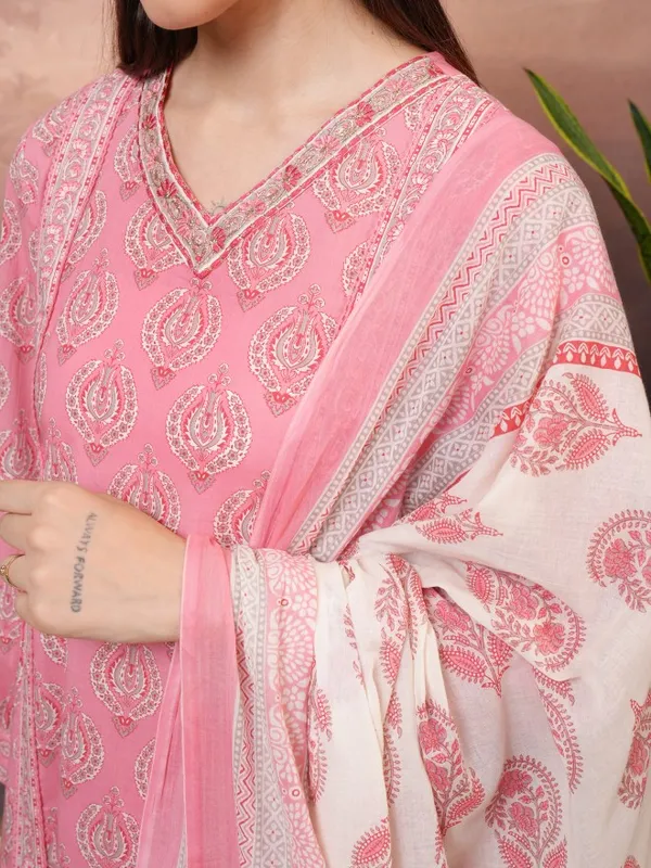  Vishudh Women Peach Printed Kurta Sets