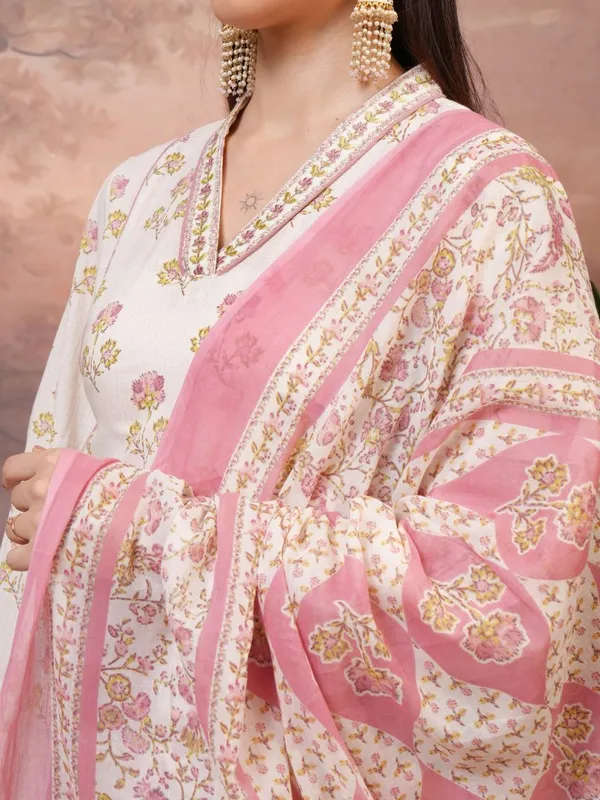 Vishudh Women Pink Printed Kurta Sets