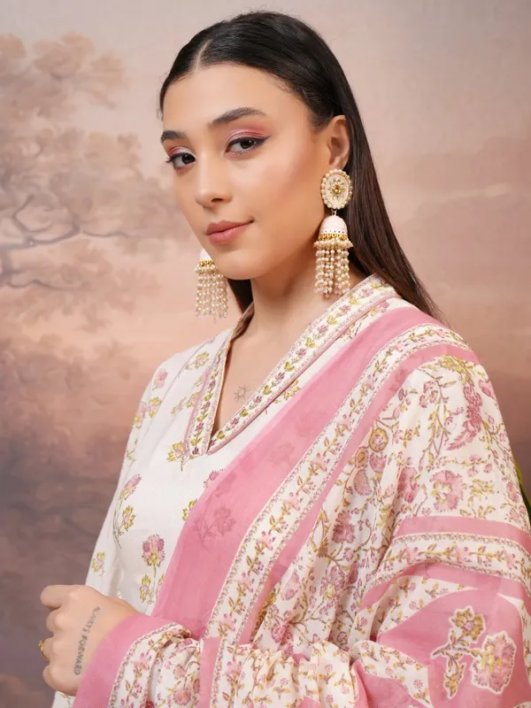  Vishudh Women Pink Printed Kurta Sets