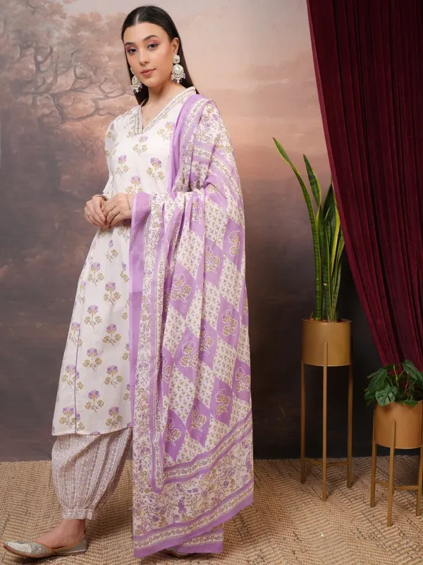  Vishudh Women Purple Printed Kurta Sets