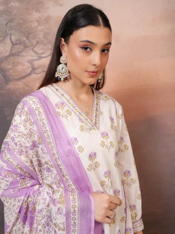  Vishudh Women Purple Printed Kurta Sets