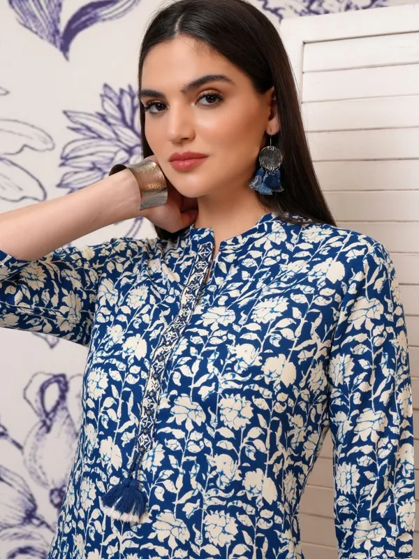 Vishudh Women Blue Printed Straight Kurta