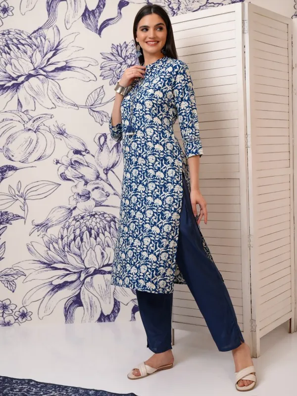 Vishudh Women Blue Printed Straight Kurta