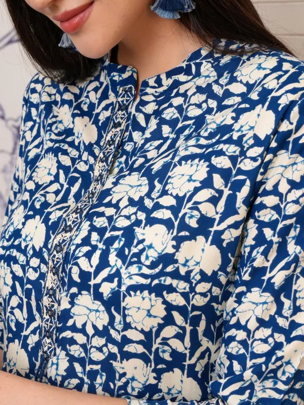 Vishudh Women Blue Printed Straight Kurta