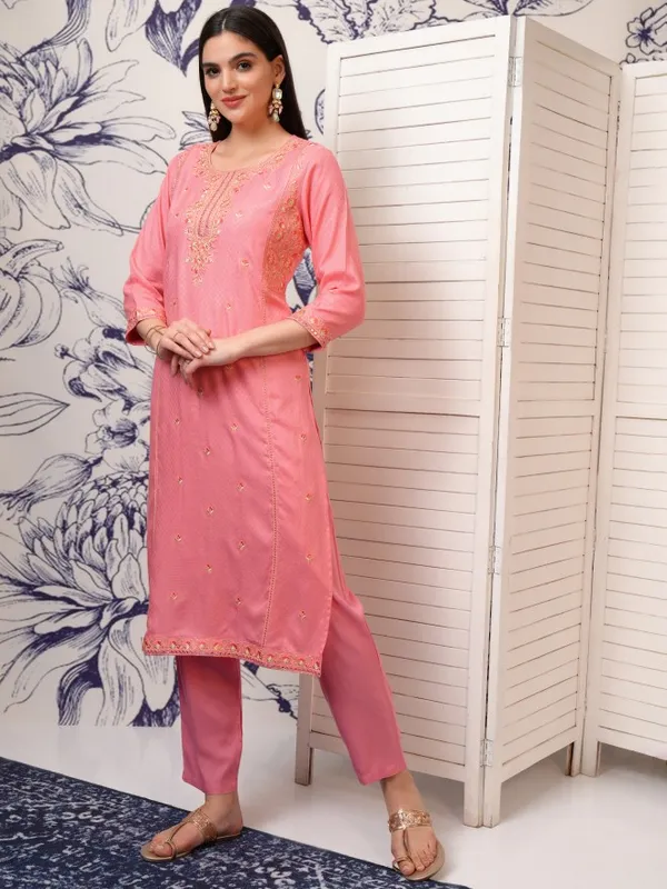 Vishudh Women Peach Embroidered Straight Kurta