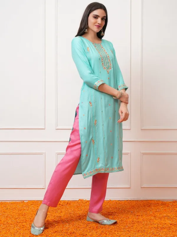 Vishudh Women Blue Embroidered Straight Kurta