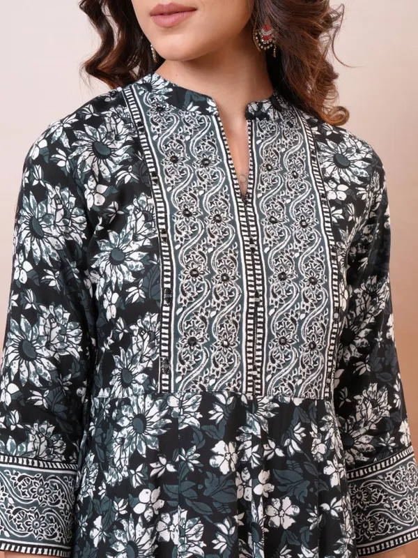 Vishudh Women Black Printed Fit And Flare Dress