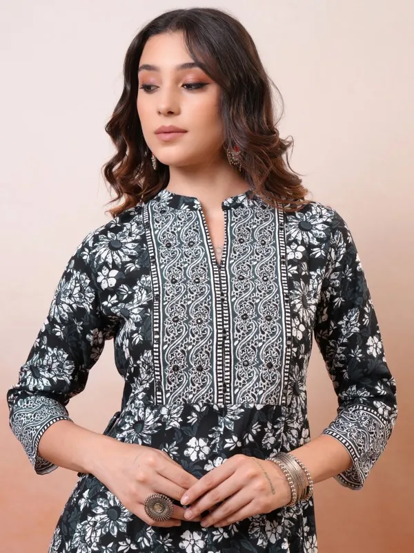 Vishudh Women Black Printed Fit And Flare Dress