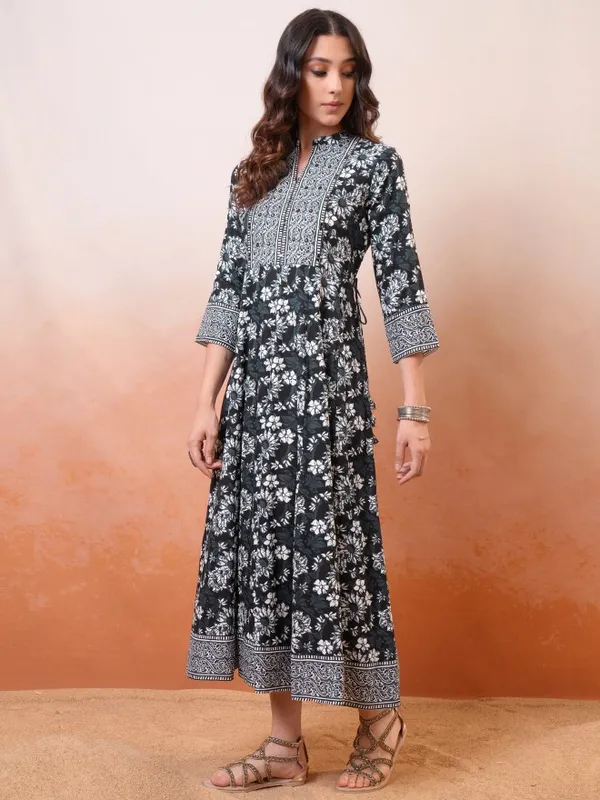 Vishudh Women Black Printed Fit And Flare Dress