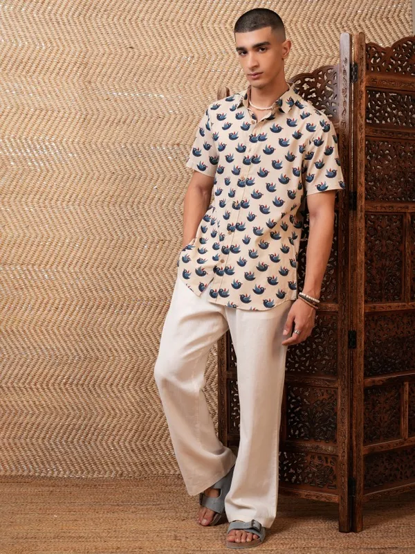  Highlander Men Navy Blue Printed Slim Fit Casual Shirts