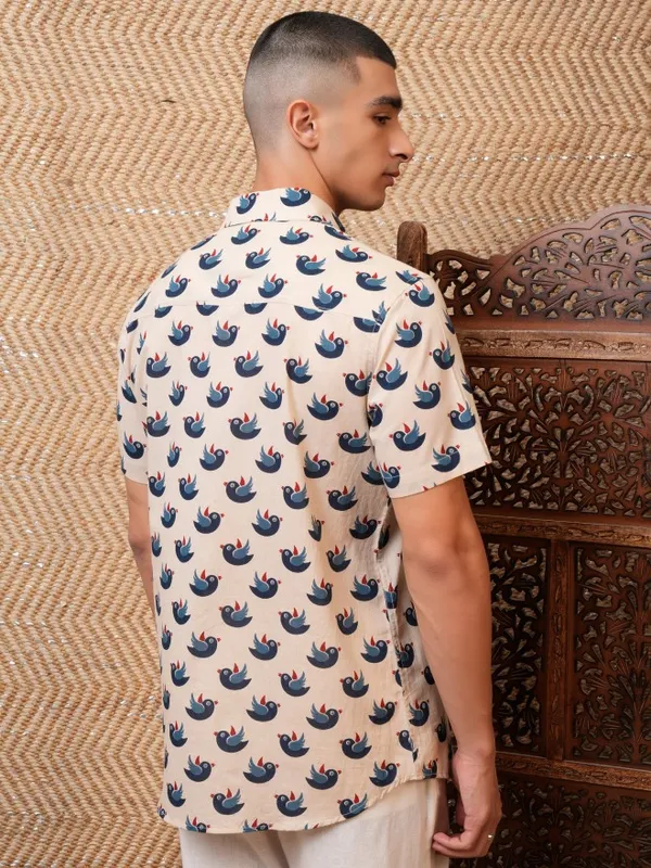  Highlander Men Navy Blue Printed Slim Fit Casual Shirts