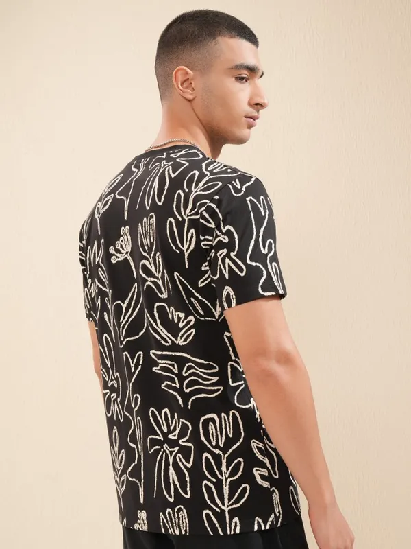 Highlander Men Black Printed Round Neck Oversized Fit T-Shirt