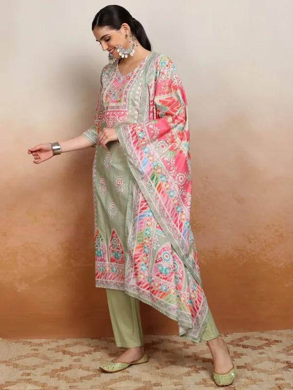 Women Kurta With Trousers & Dupatta