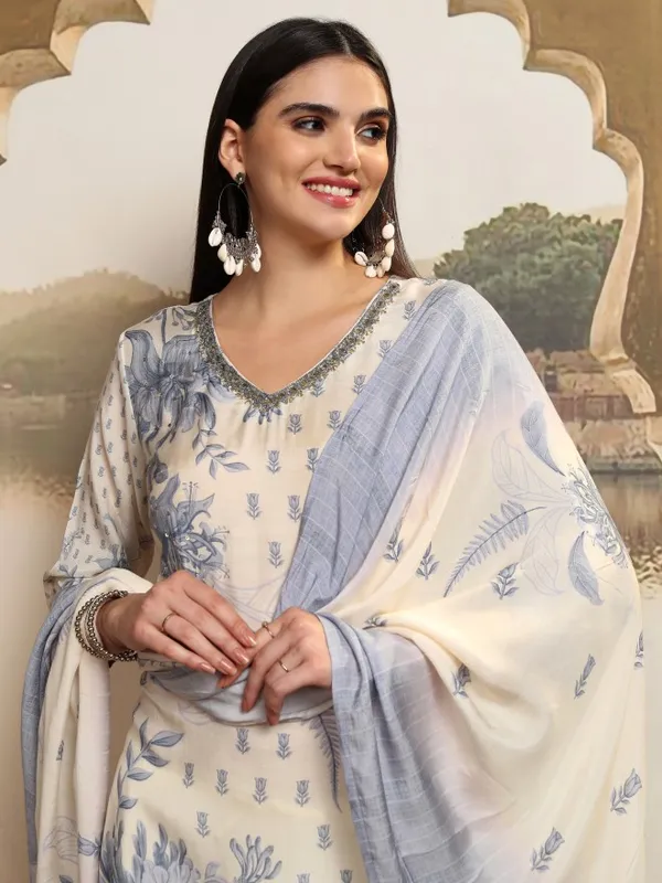 Women Kurta With Trousers & Dupatta