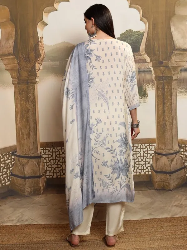 Women Kurta With Trousers & Dupatta