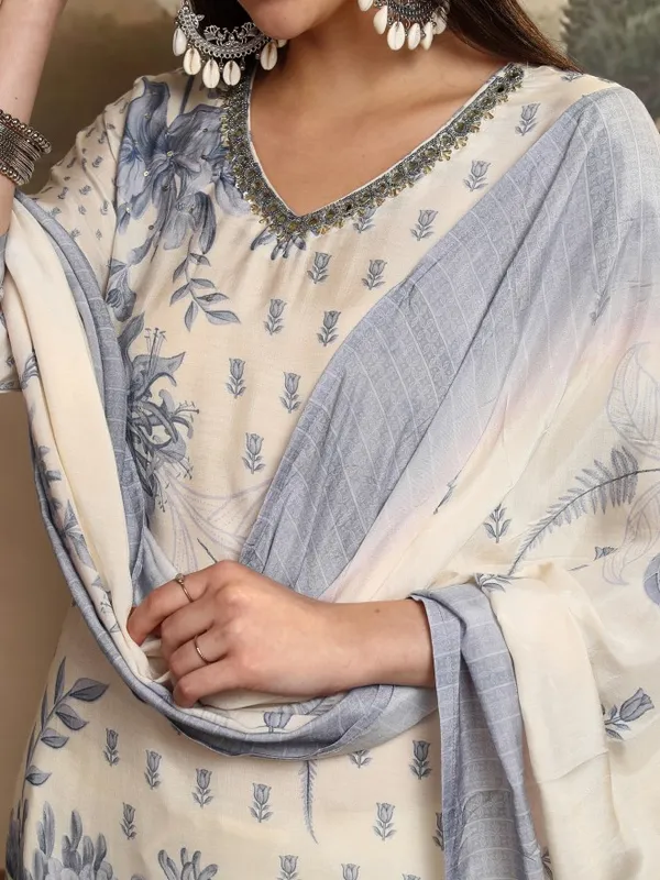 Women Kurta With Trousers & Dupatta