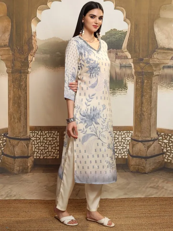 Women Kurta With Trousers & Dupatta