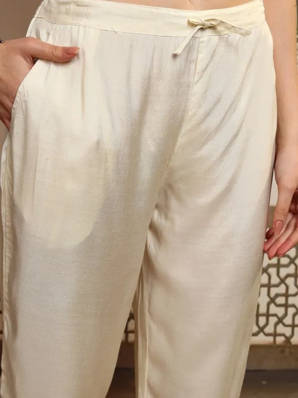Women Kurta With Trousers & Dupatta