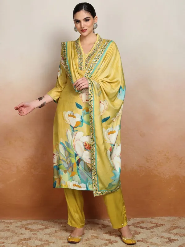 Women Kurta With Trousers & Dupatta