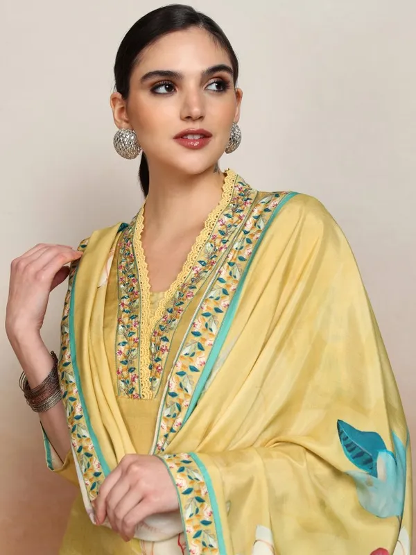 Women Kurta With Trousers & Dupatta