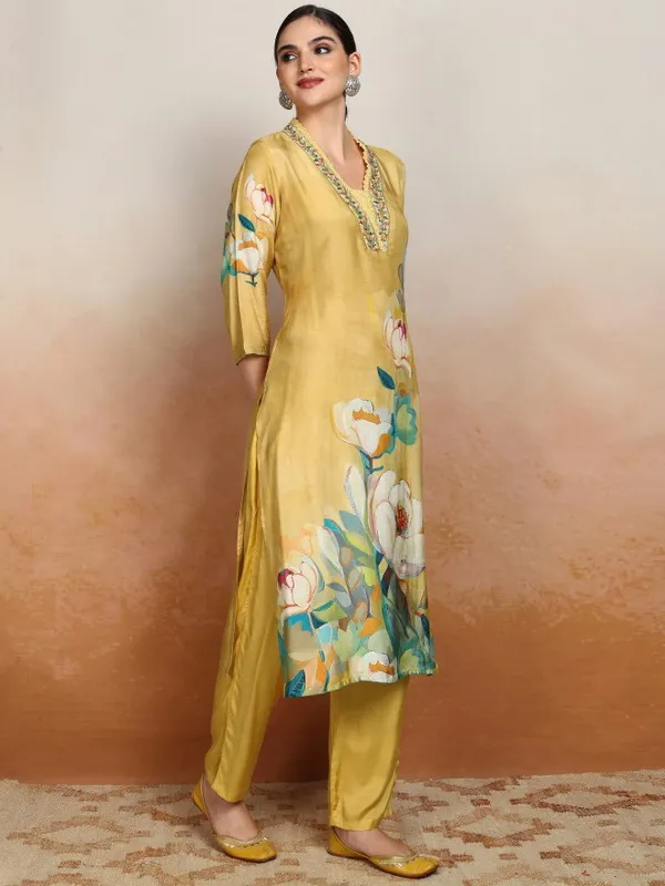 Women Kurta With Trousers & Dupatta