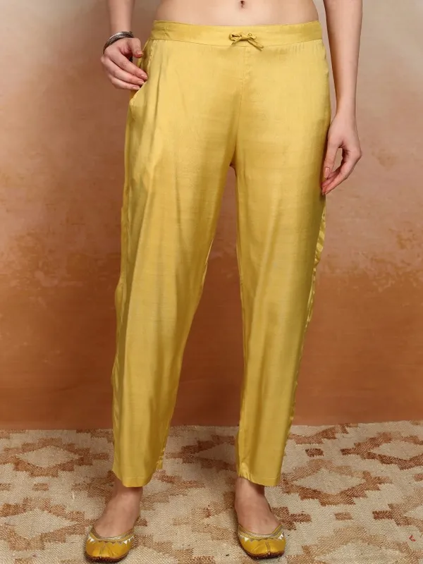 Women Kurta With Trousers & Dupatta