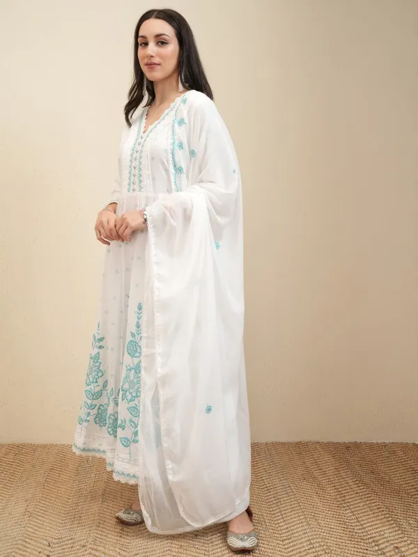 Women Kurta With Trousers & Dupatta