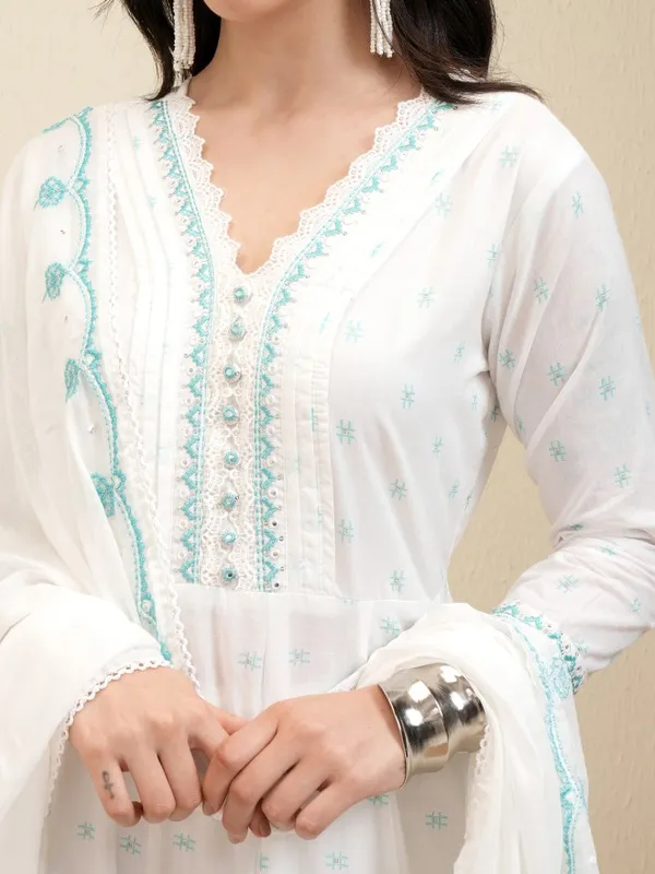 Women Kurta With Trousers & Dupatta