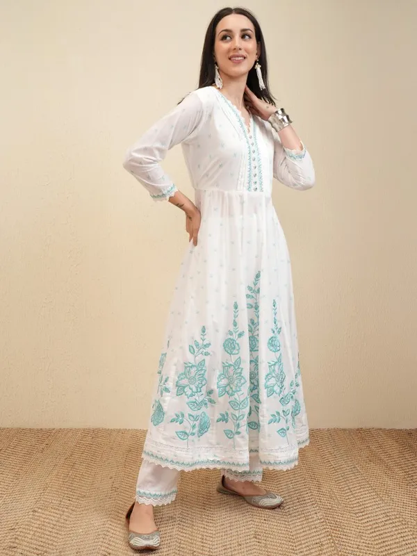 Women Kurta With Trousers & Dupatta