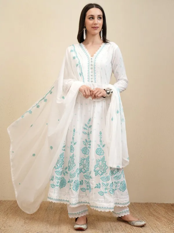 Women Kurta With Trousers & Dupatta