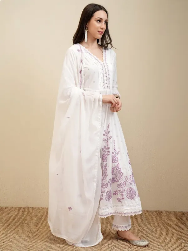 Women Kurta With Trousers & Dupatta