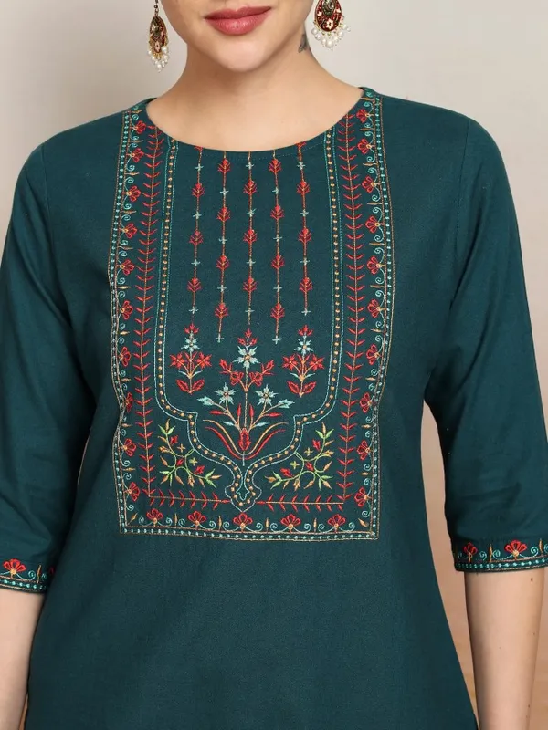 Vishudh Women Green Embroidered Straight Kurta