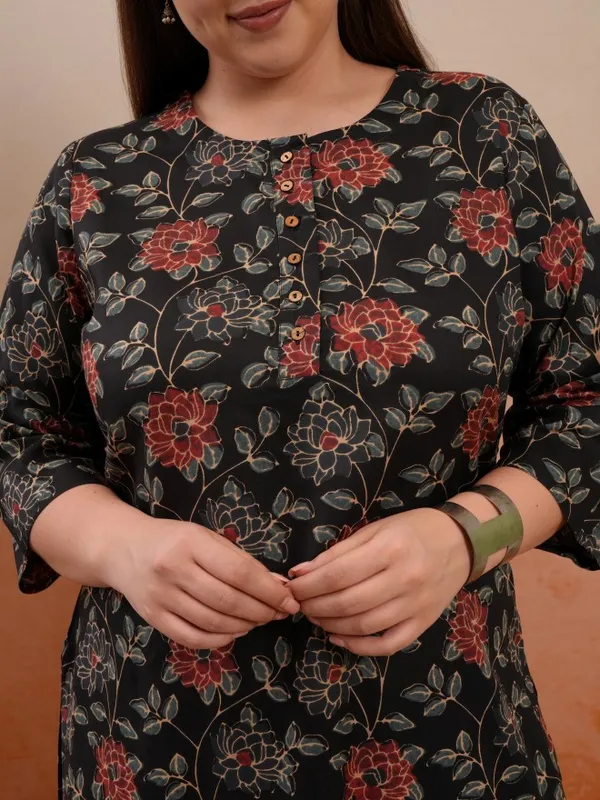 Vishudh Women Black Printed Straight Kurta