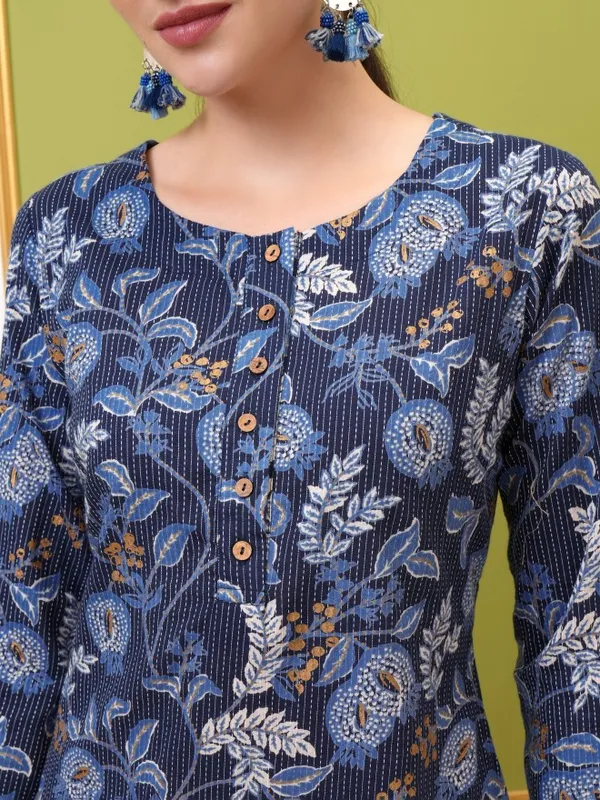  Vishudh Women Blue Printed Straight Kurtas