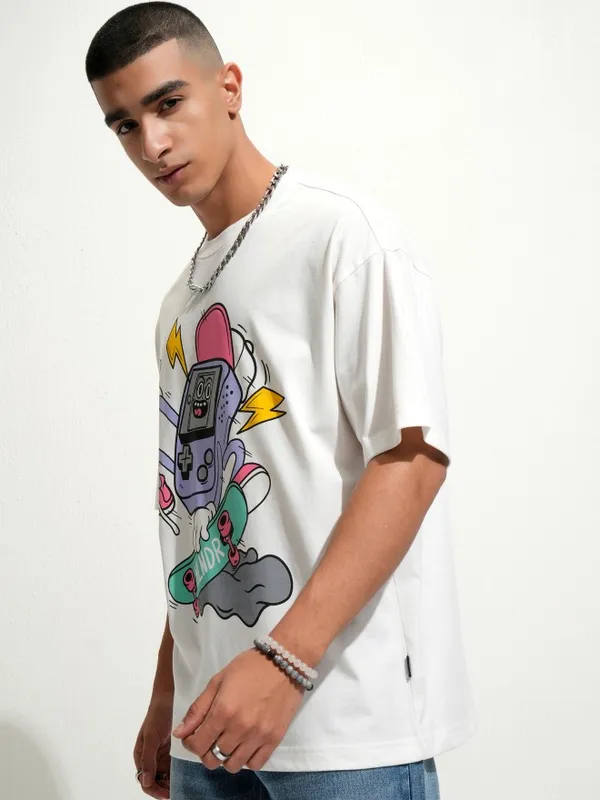 Highlander Men White Printed Round Neck Oversized Fit T-Shirt