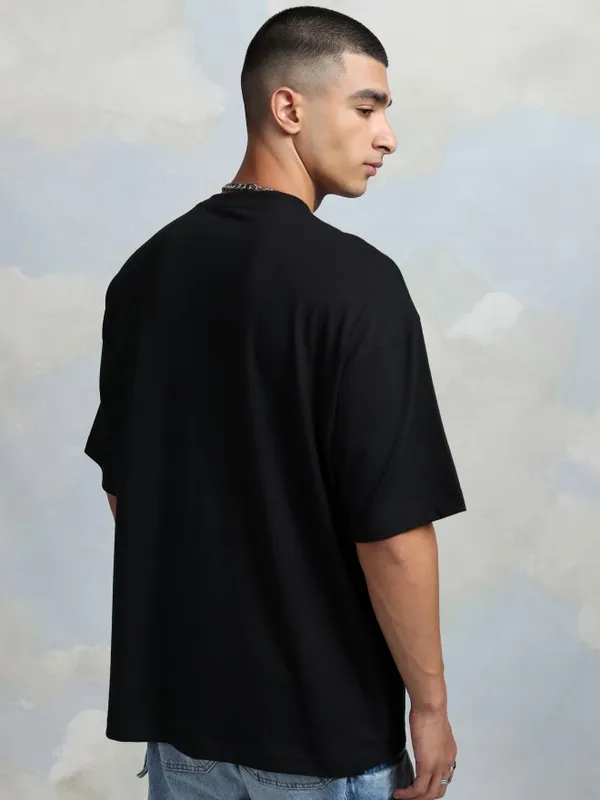 Highlander Men Black Printed Round Neck Oversized Fit T-Shirt
