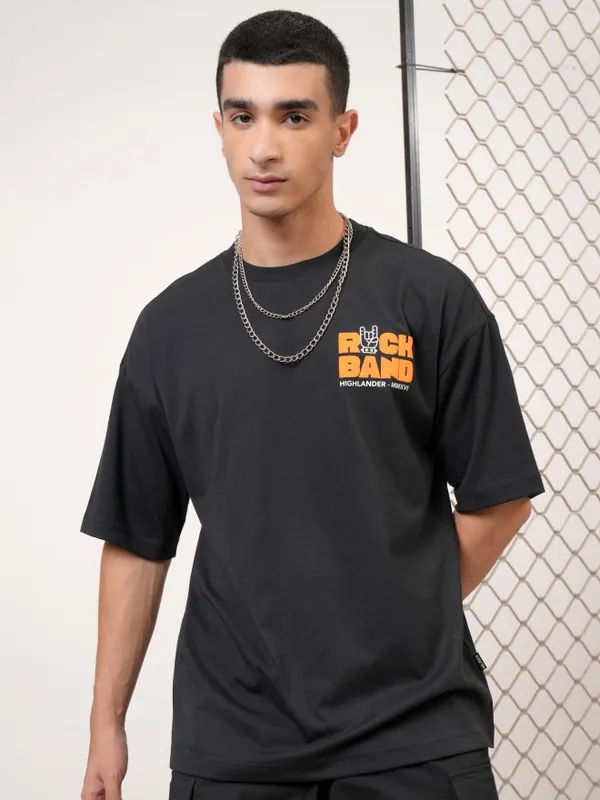 Highlander Men Black Printed Round Neck Oversized Fit T-Shirt