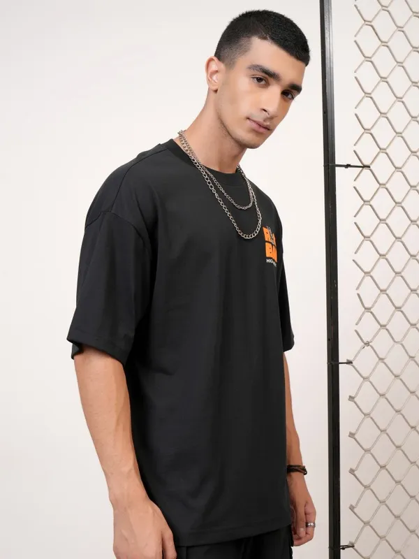 Highlander Men Black Printed Round Neck Oversized Fit T-Shirt