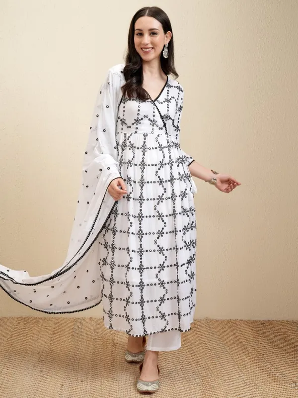 Women Kurta With Trousers & Dupatta