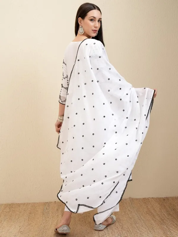 Women Kurta With Trousers & Dupatta