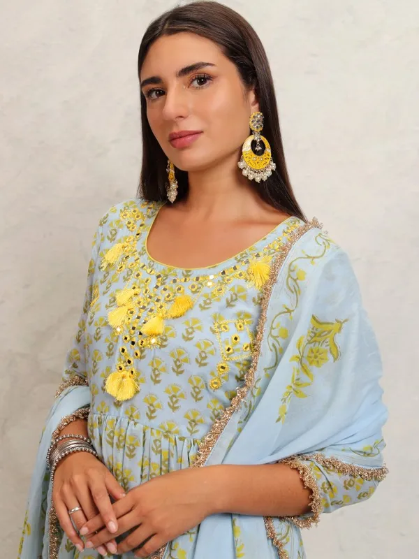 Women Kurta With Trousers & Dupatta