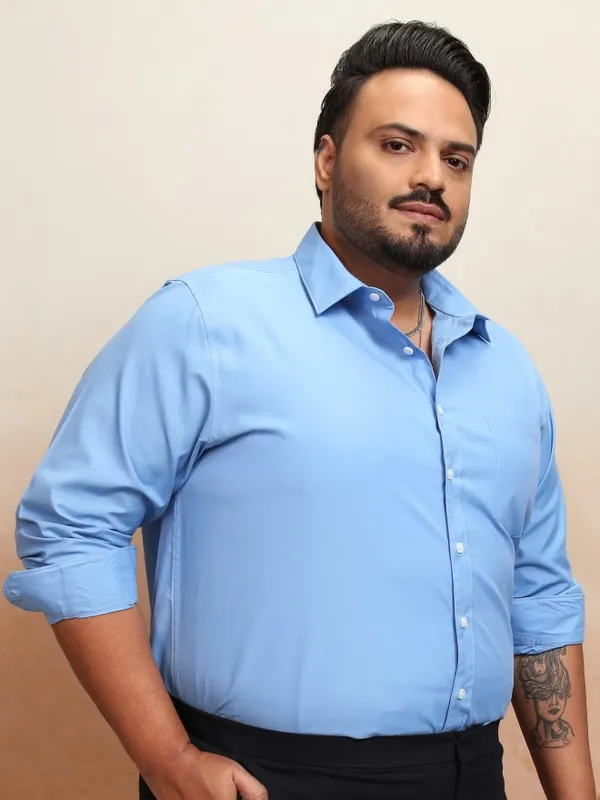 Xtra Ordinary By Highlander Men Blue Solid Regular Fit Casual Shirt